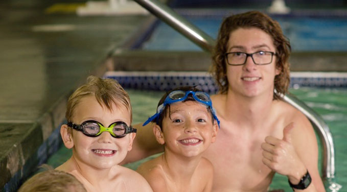 Picture of kids in a swim lesson